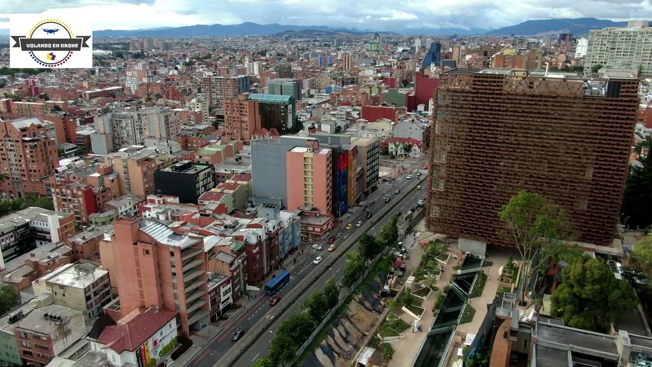 VOLANDO EN DRONE 4K - NUEVO EDIFICIO FACULTAD DE CIENCIAS U  JAVERIANA