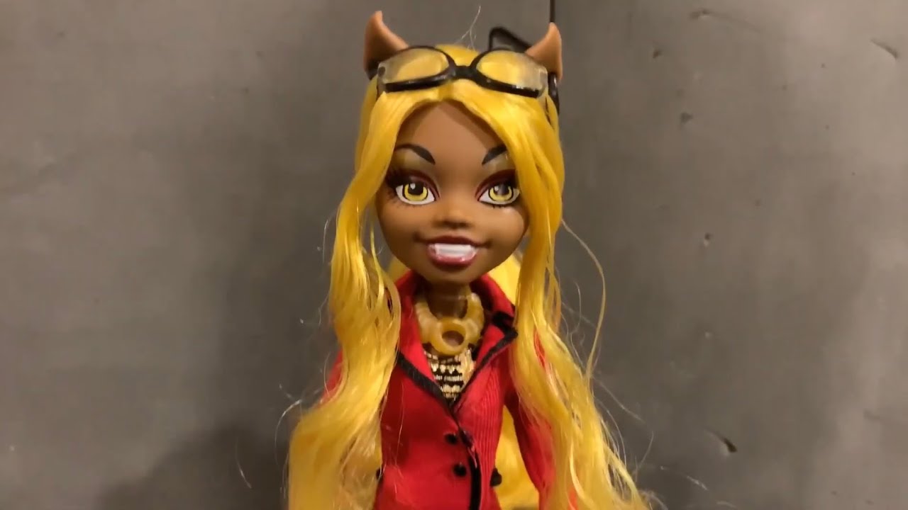 Clawdia Wolf Frights Camera Action Monster High Doll Review