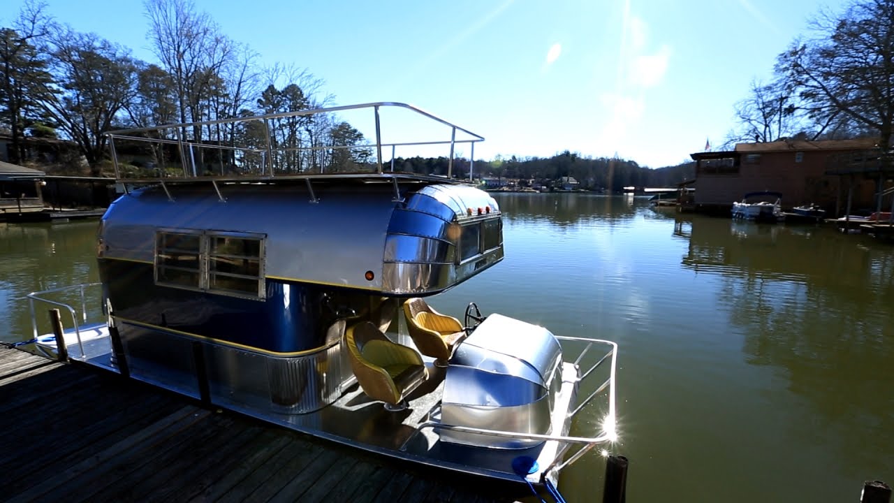 The Best Looking 'Happy Camper' Boat on the Lake