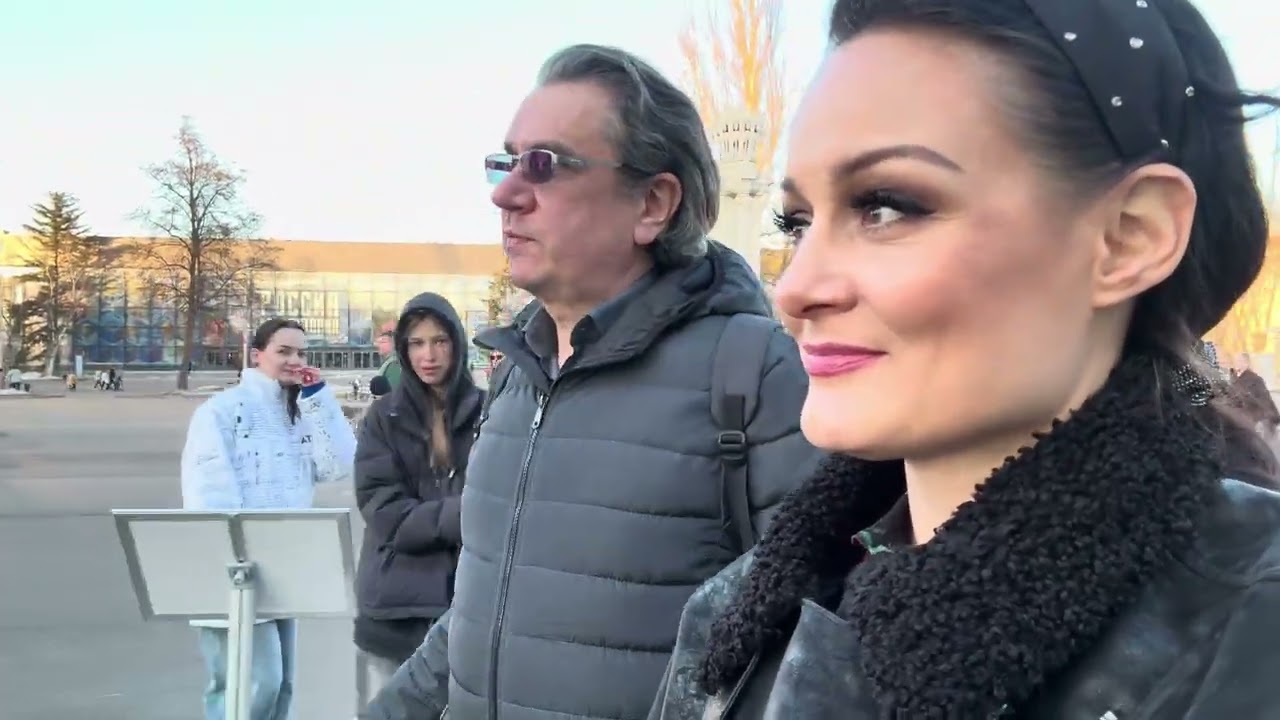 Весна на ВДНХ. Красивые павильоны. Моя работа, поём и играем на юбилее. 