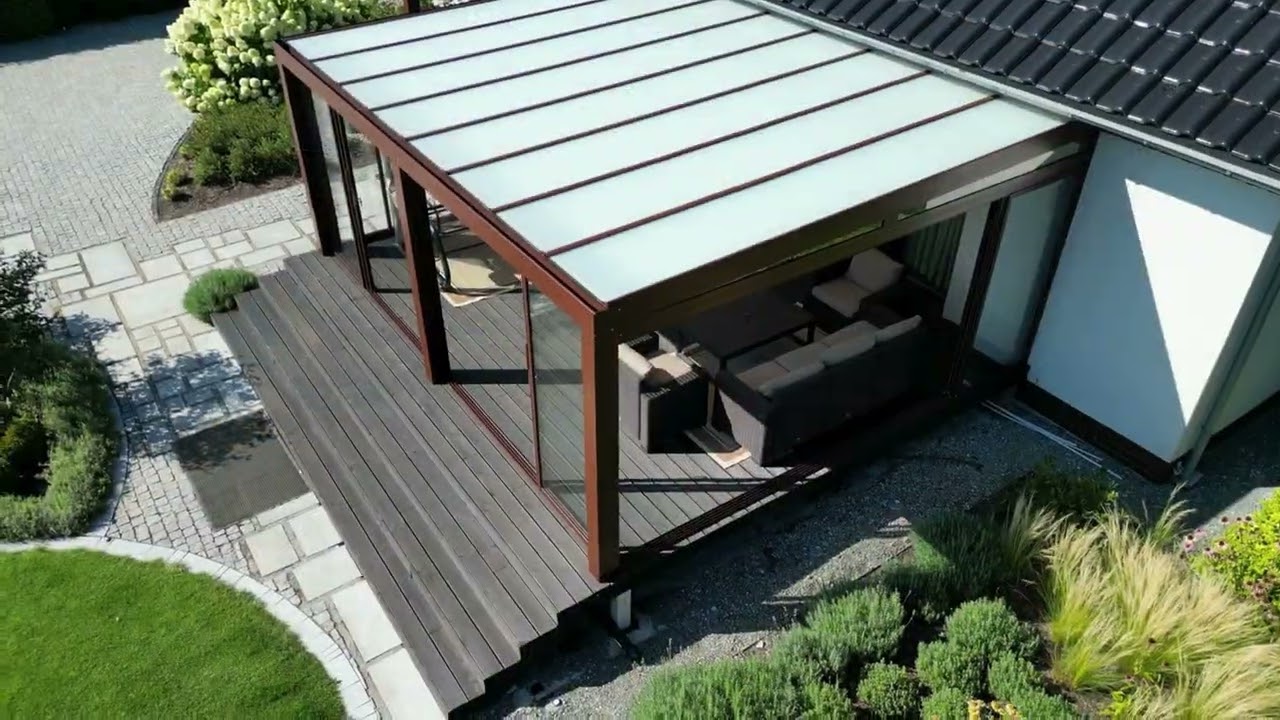 Zabudowa tarasu z dachem stałym i szklanymi ścianami przesuwnymi &ndash; Nasza realizacja