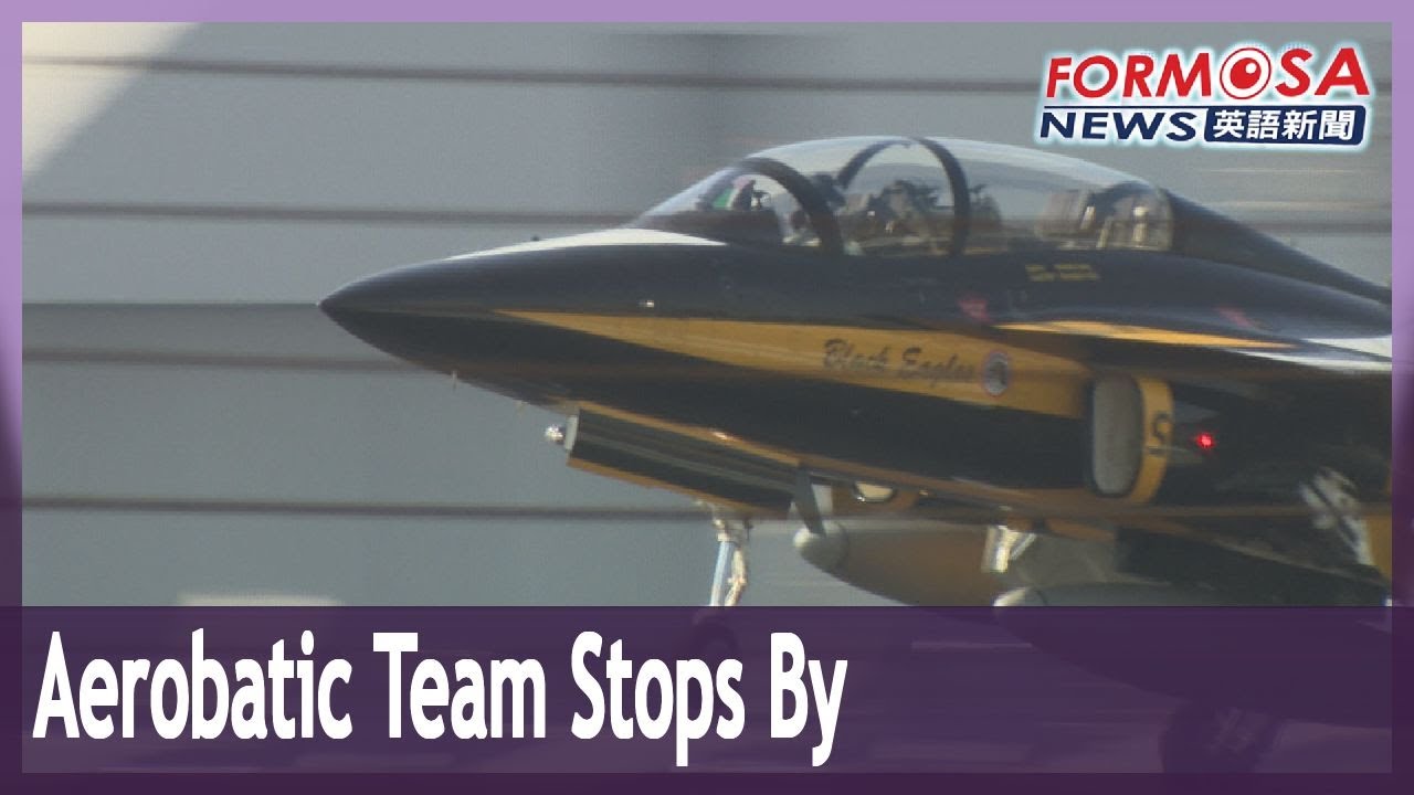 South Korea’s Black Eagles aerobatics team refuels in Kaohsiung; Aviation fans assemble