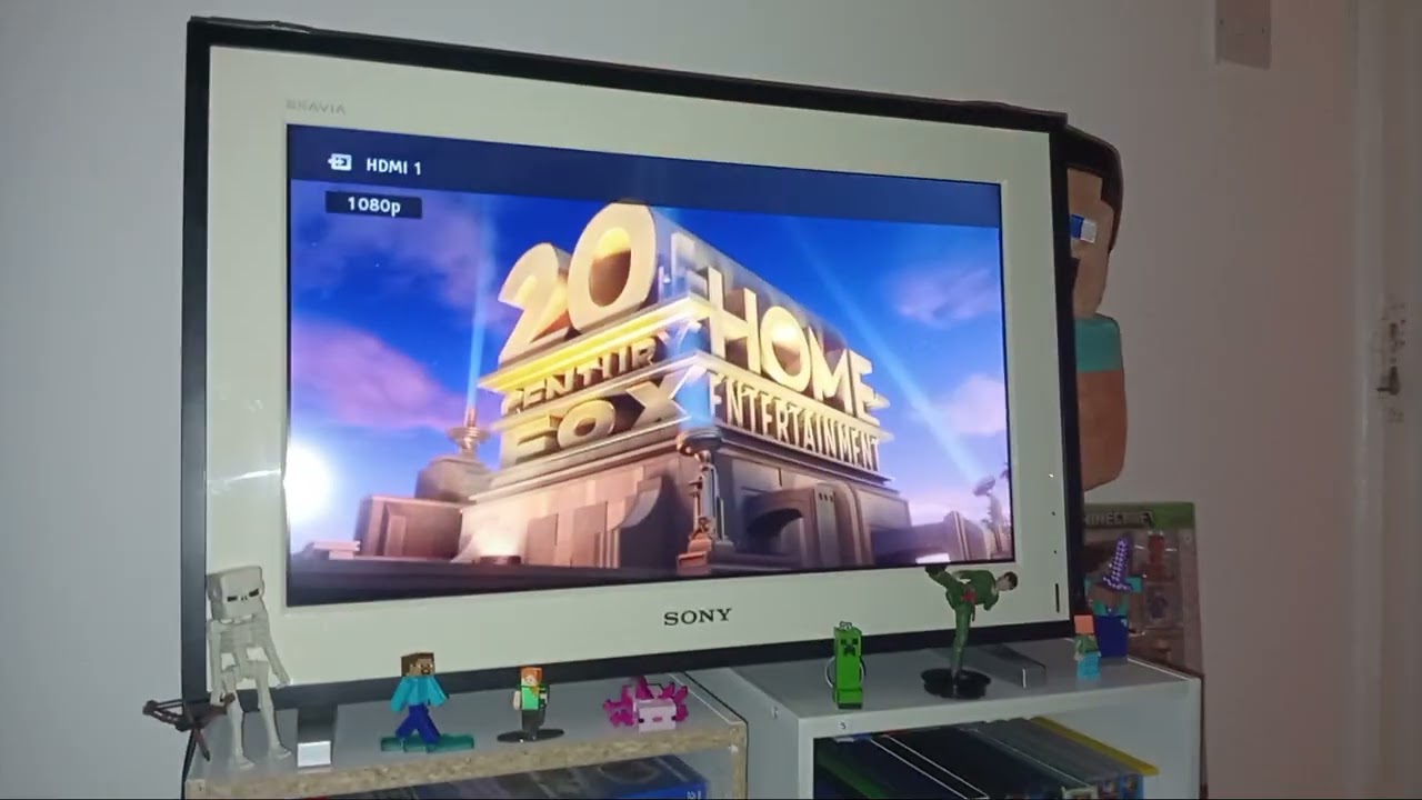 Opening to modern family season 4 disc 1 2013 UK DVD 