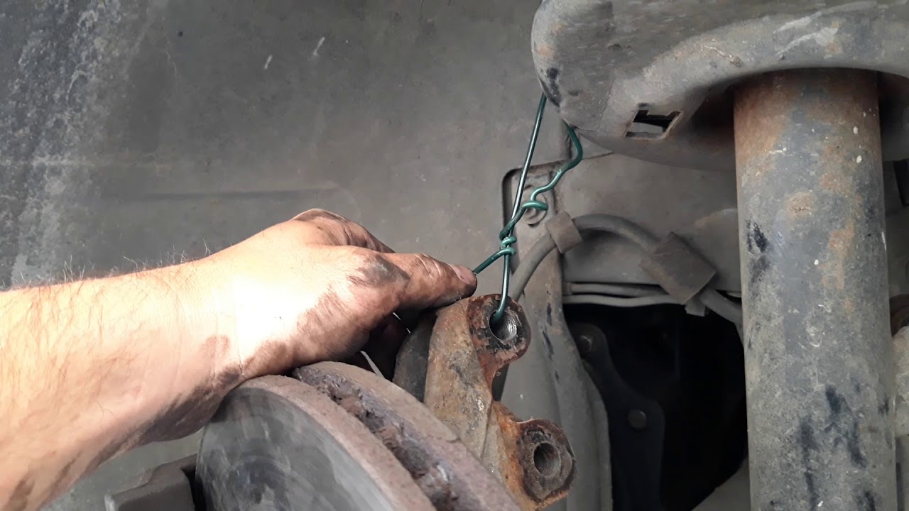 Tuto remplacement triangle de suspensions C4 Picasso