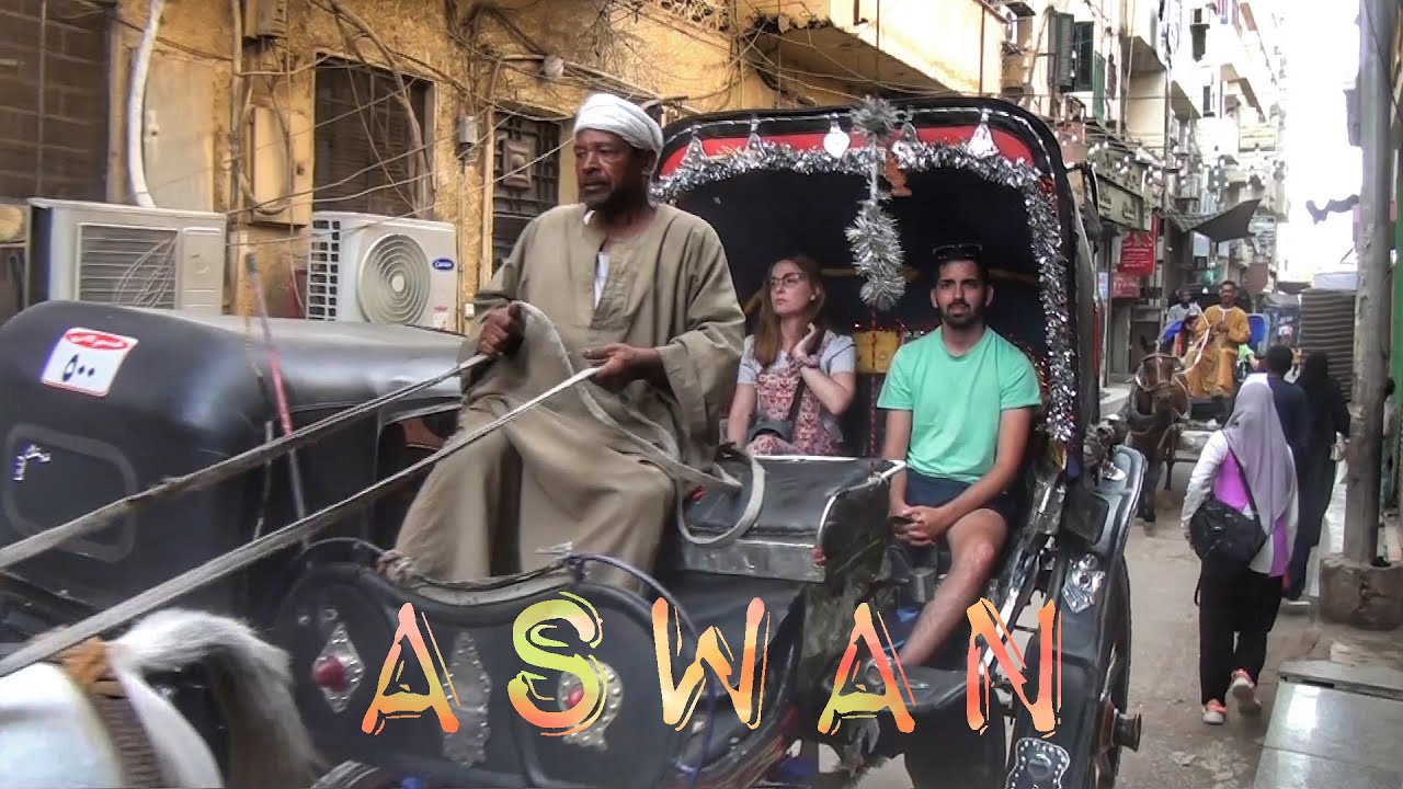 Aswan en calesa / Streets of Aswan in carriage