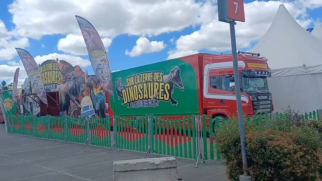 Camions exposition sur la terre des dinosaures