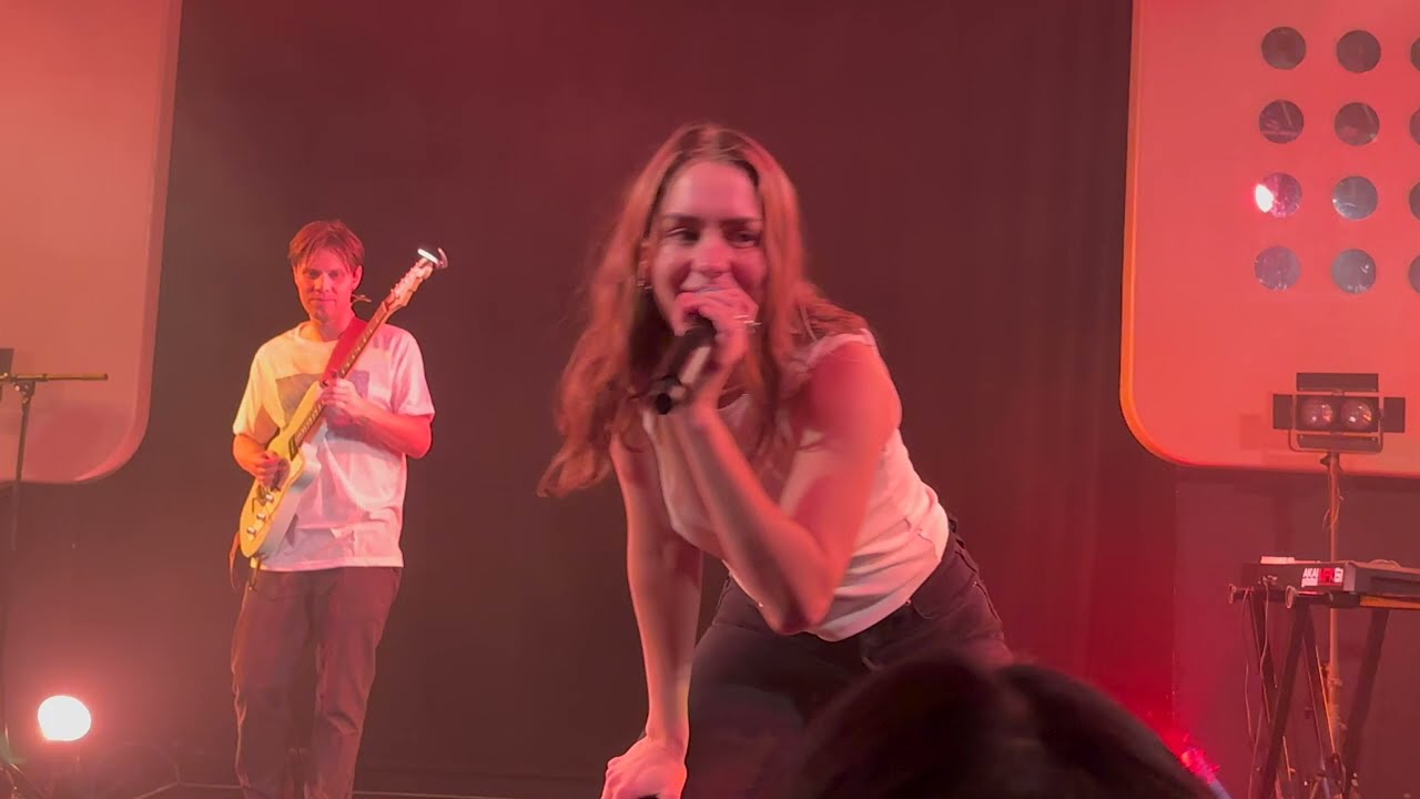 18.Anna of The North - FIRE  (live) @ Japan