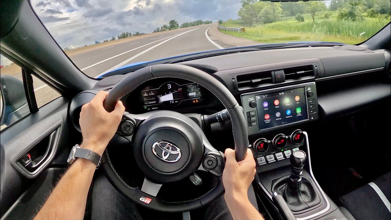 Toyota GR86 Premium 2023 года, 6-ступенчатая коробка передач с выхлопной системой GR Performance ...