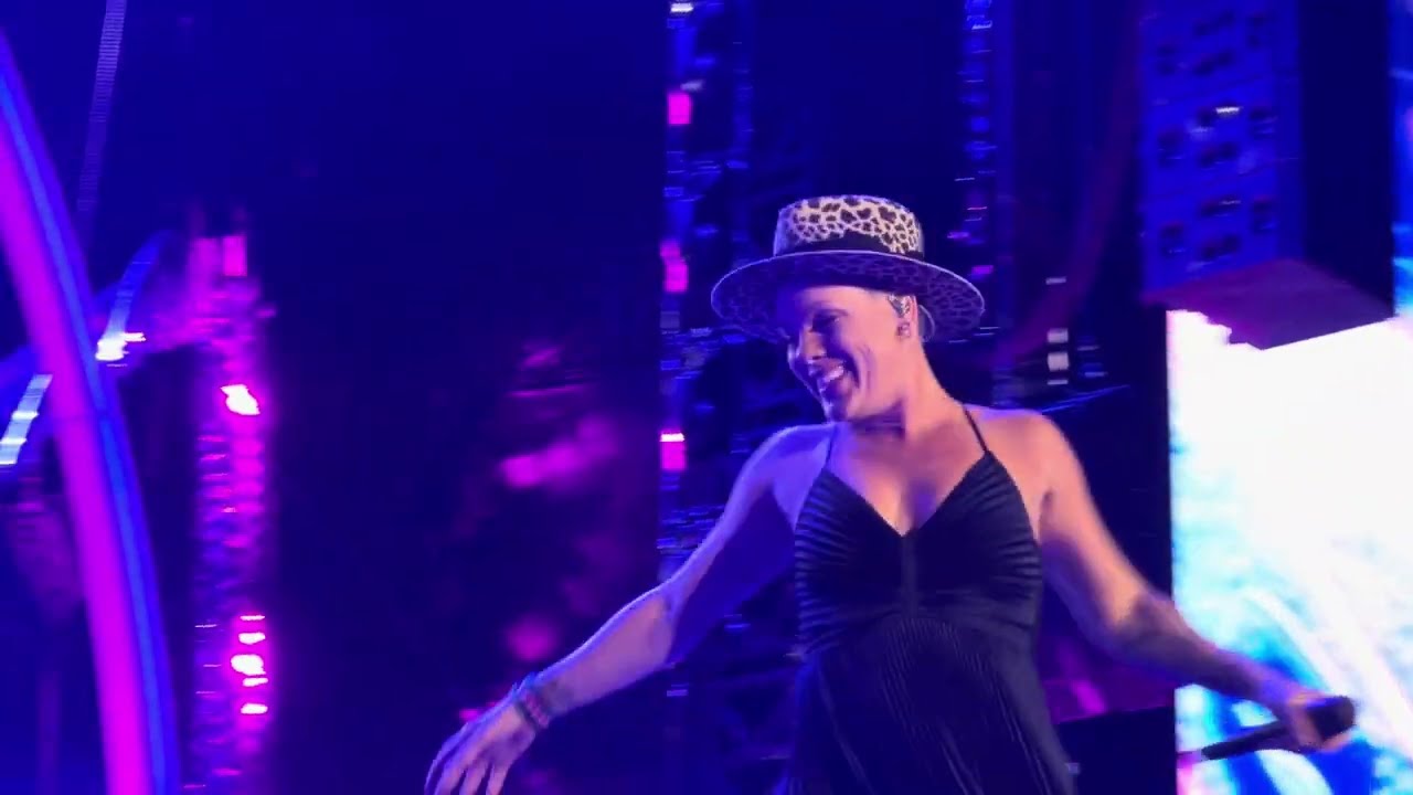 P!nk - What’s Up - Summer Carnival Tour Perth, Australia 2024