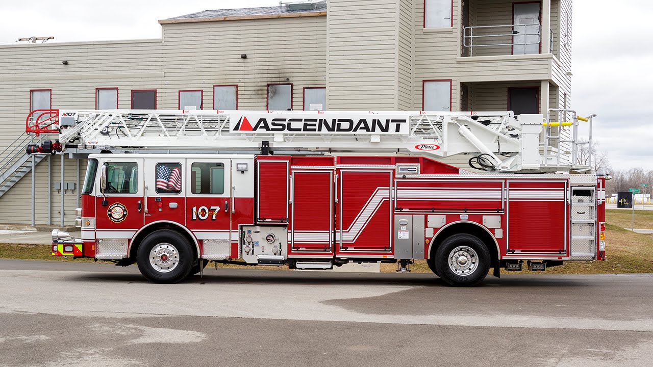 Enforcer&trade; 107&rsquo; Ascendant&trade; Ladder with PUC&trade; pump