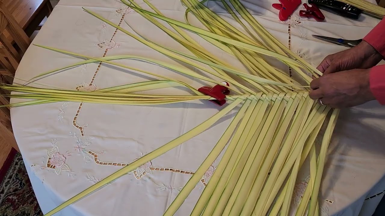 How to braid palm leaves part 1 طريقة عمل قلب زعف