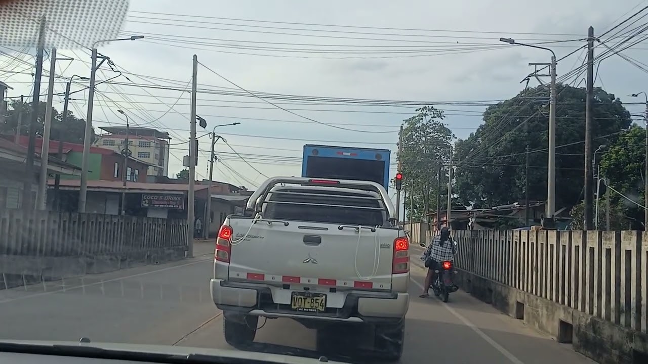Chegando em Porto Maldonado de carro - Perú. (sem audio)
