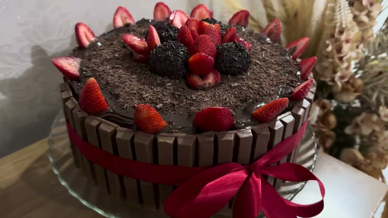 Bolo chocolate e morango - saindo do forno 