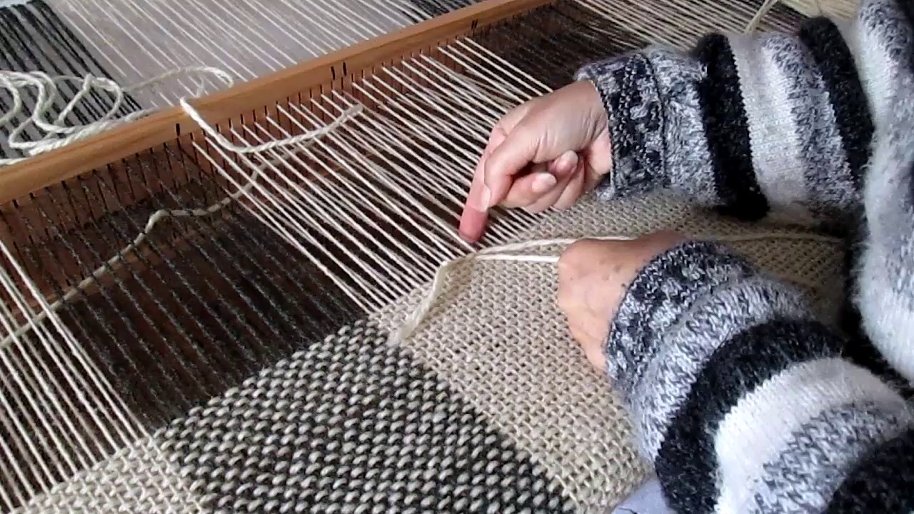 TELAR MARIA, Aprende a hacer el ojal del poncho.