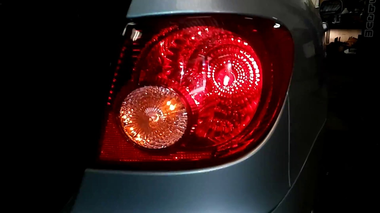 2005 -2012 Toyota Corolla  cambiar la luz de atrás