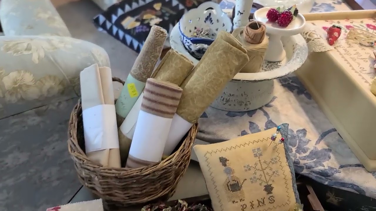 Flosstube #66 sewing room tour....