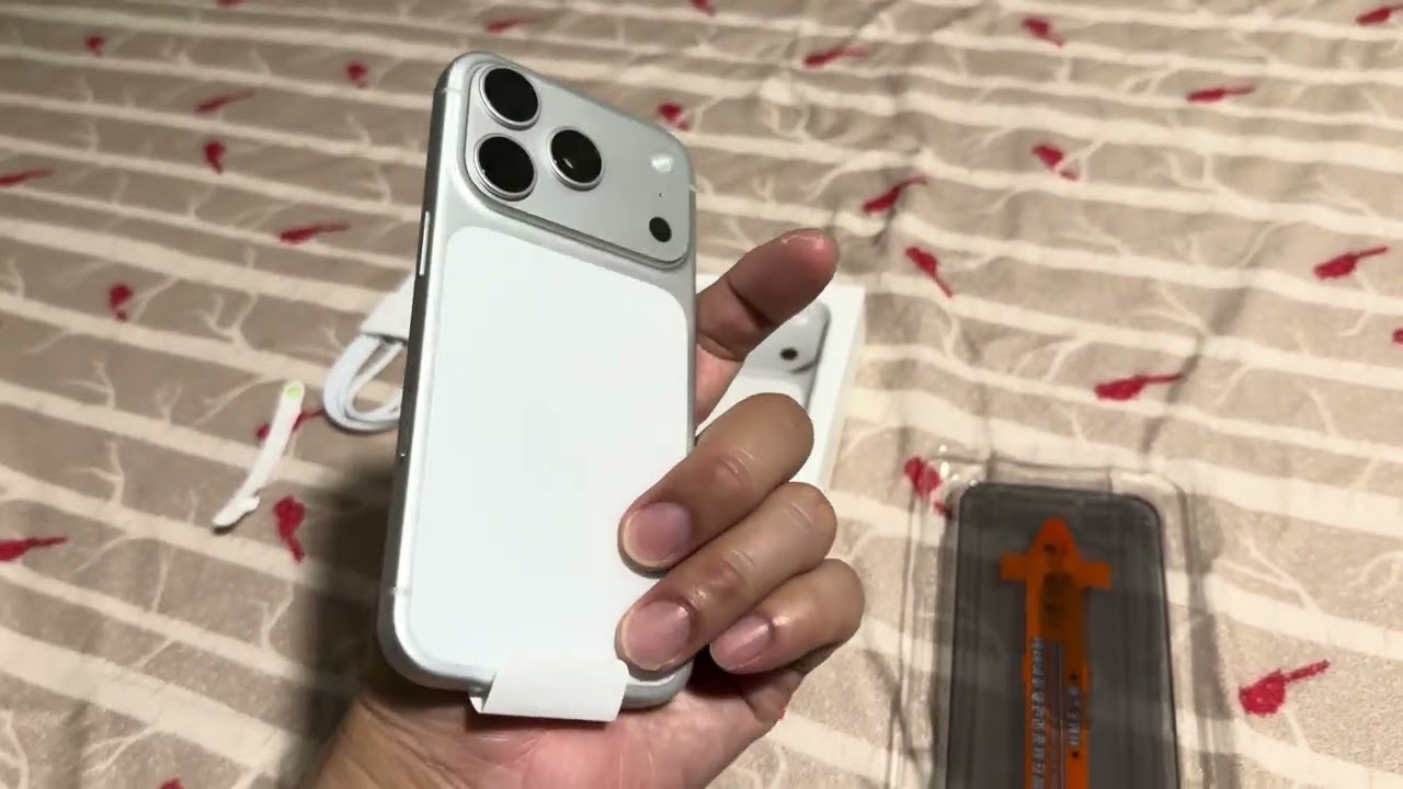 Распаковка iPhone 17 Pro в серебристом цвете. Улучшенный звук.