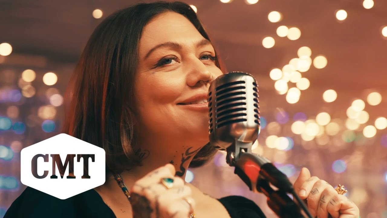 Elle King Performs 