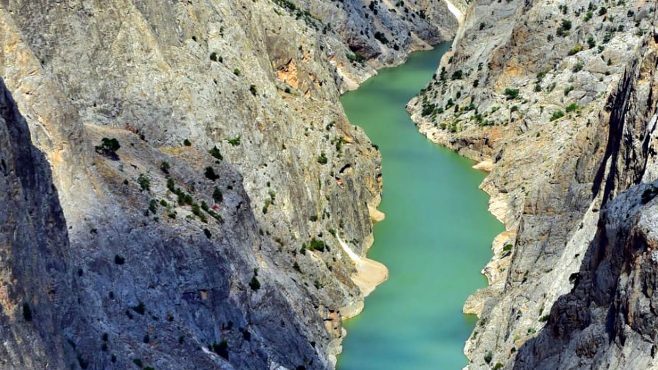 Maceraperestlerin vazgeçilmez adresi: Kemaliye Karanlık Kanyon