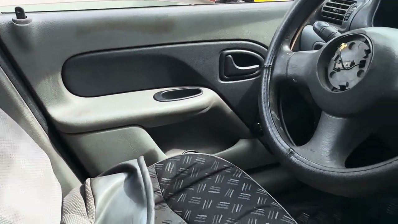 Compré un coche de 15,000 pesos Nissan platina 2006