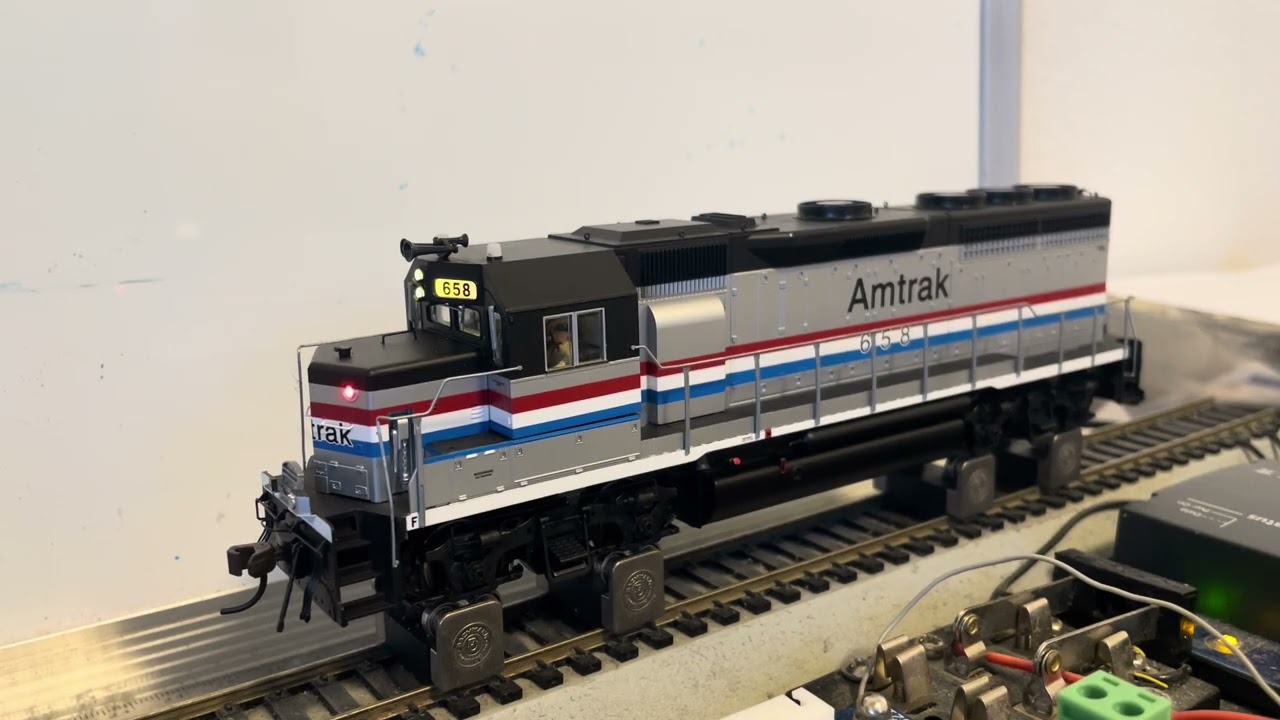 Atlas Classic Amtrak GP40 w/Loksound 5