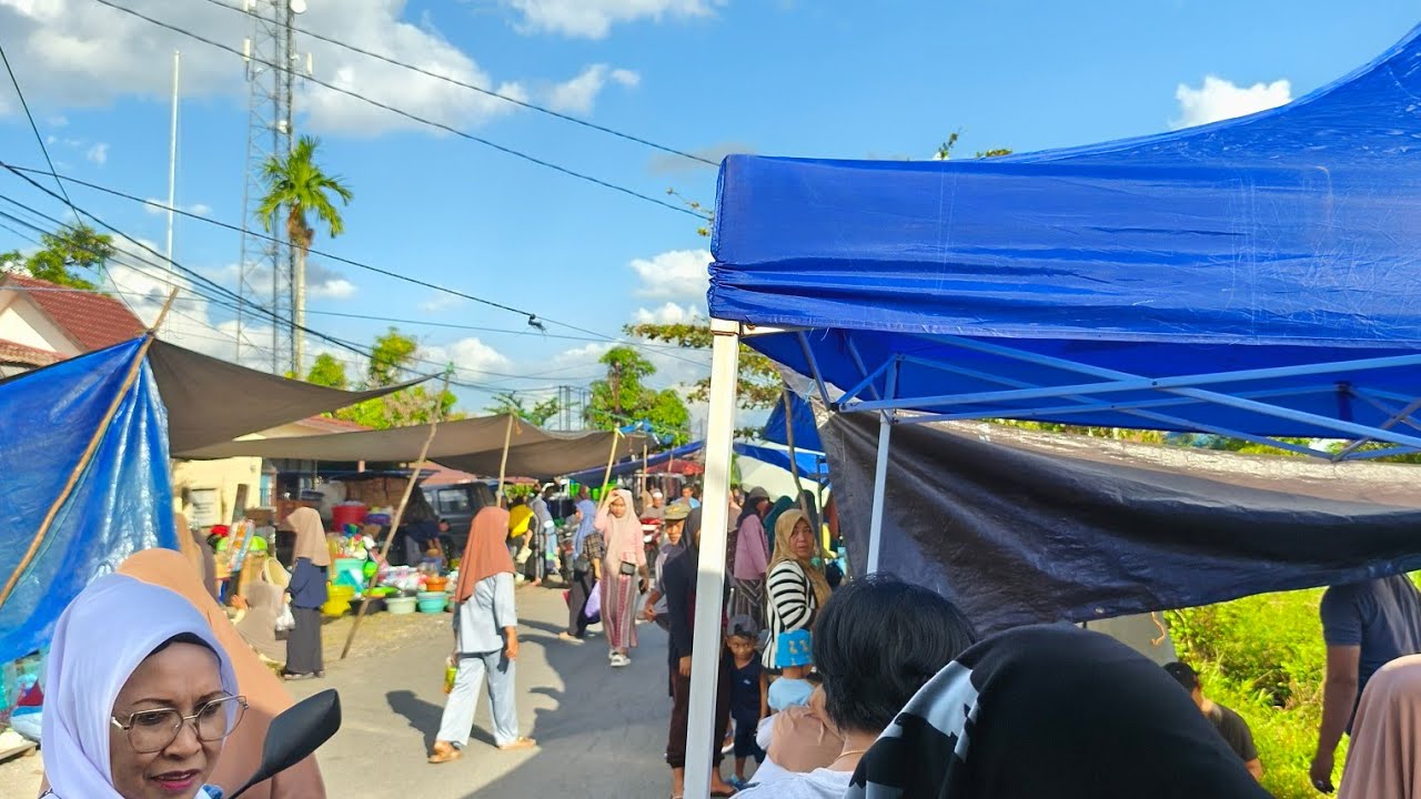 Pasar Sabtu lagi gacor.. banyak orang berjualan sembako!