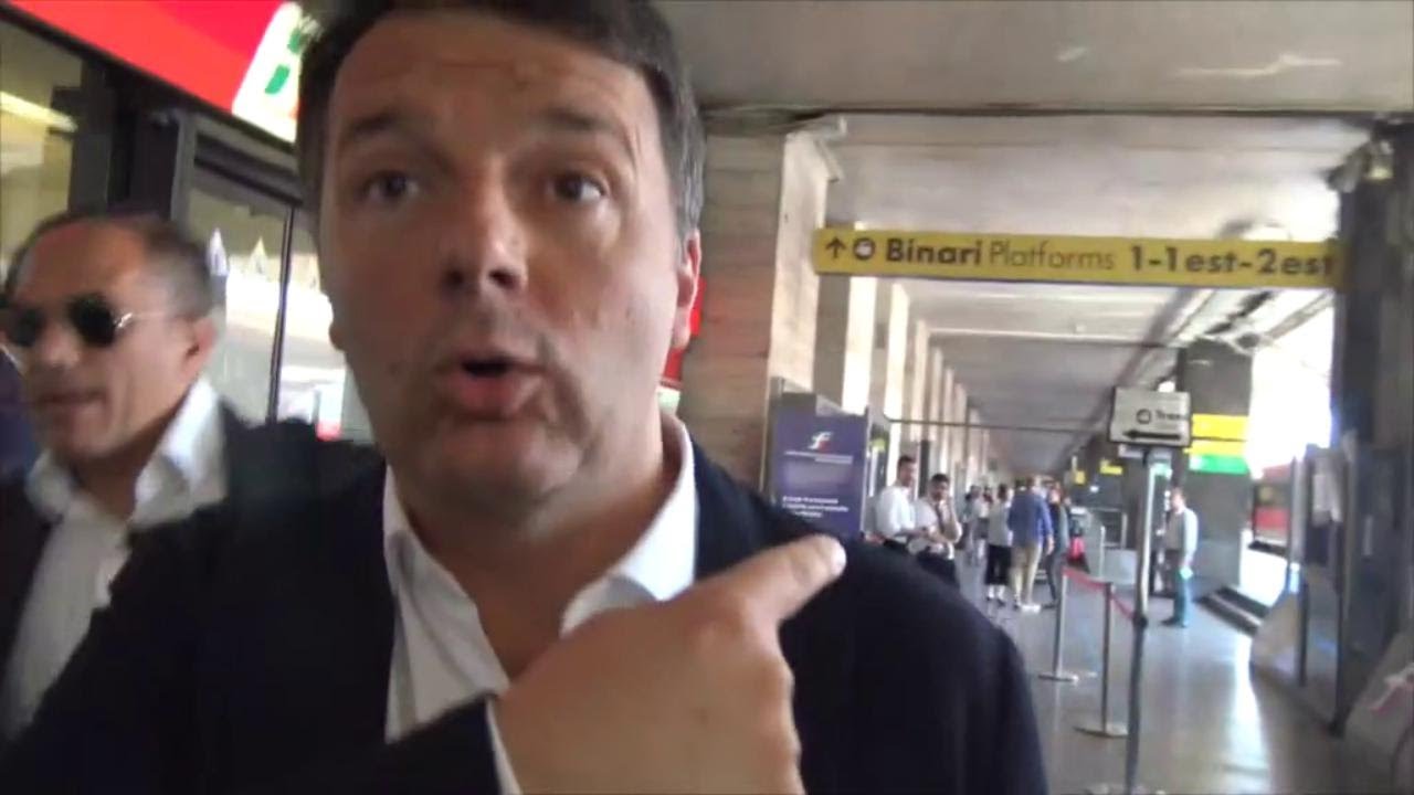 Governo, tutti aspettano Conte ma arriva Renzi: il sarcasmo dell'ex premier in stazione
