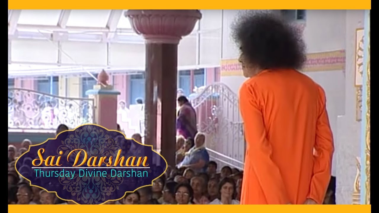 Baba Giving Sarees to Sevadals | 17 Nov 2000 | Darshan of Sri Sathya Sai Baba - Part 232