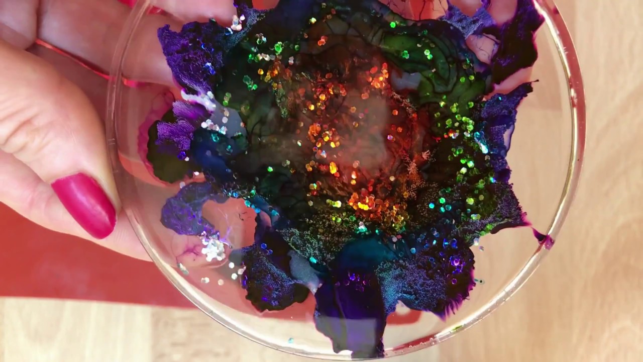 Alcohol ink in resin: Petri #10