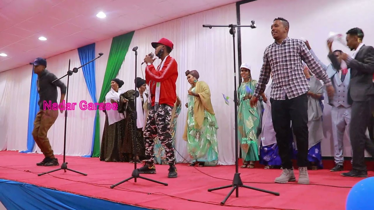 sharma-boy oo ruxay madaxtooyada Puntland iyo Madaxweyne Deni oo la jibiyey.