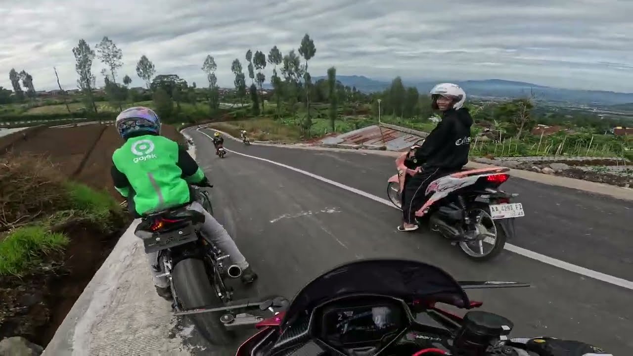 Jalan lingkar sumbing wonosobo minggu 04/01/2026 cerah dan ramai 🌲