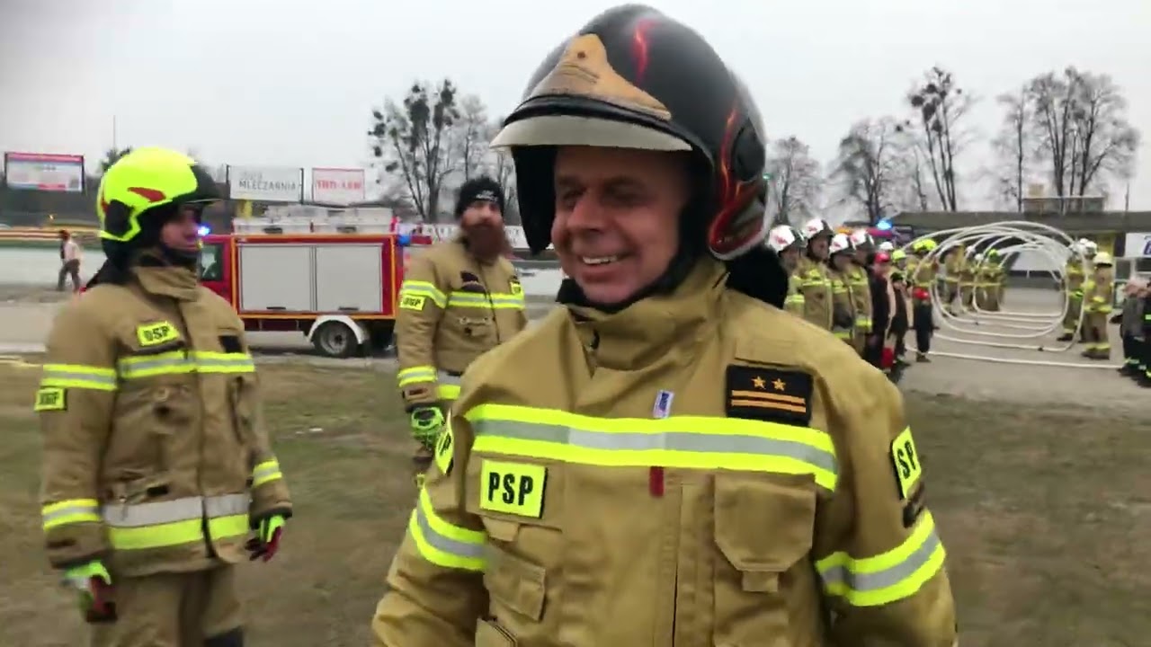 Strażackie pożegnanie bryg. Krzysztofa Skrzypczaka na stadionie w Rawiczu