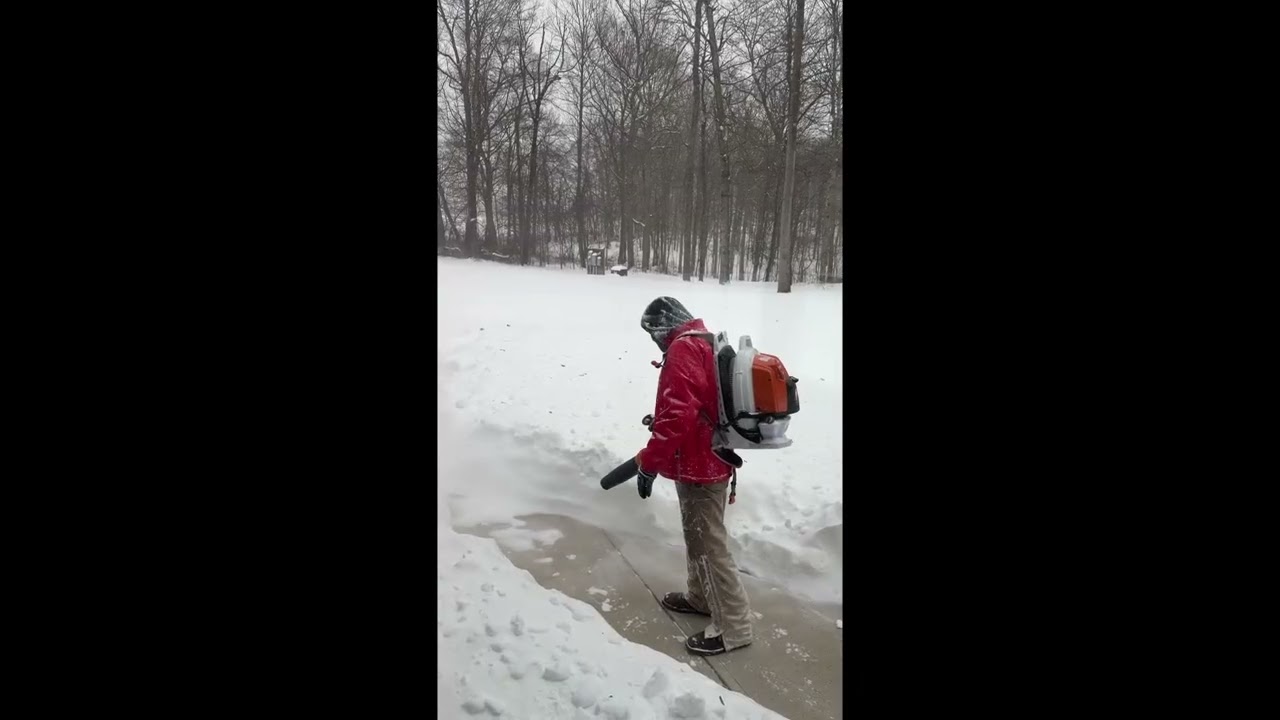 Stihl BR 800C-E Magnum Leaf Blower - Blowing Snow