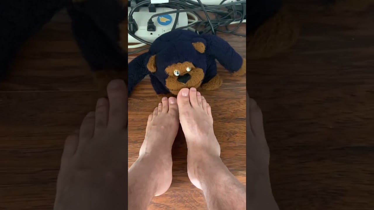 Foot massage with my monkey 🐵