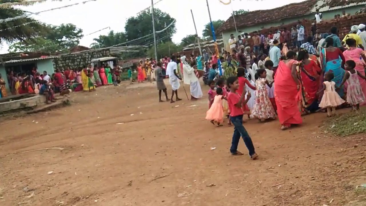 Lohardaga ke kairo parkhand  ke hanhat gao ka karma dance(1)