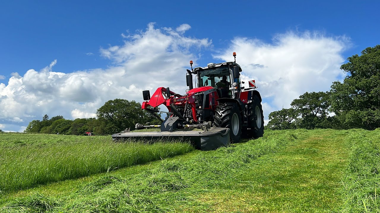 Massey Ferguson grass event, 8S.245, 8S.205 & 5711M at stunning Grimsthorpe Castle. PART 1 Mowing