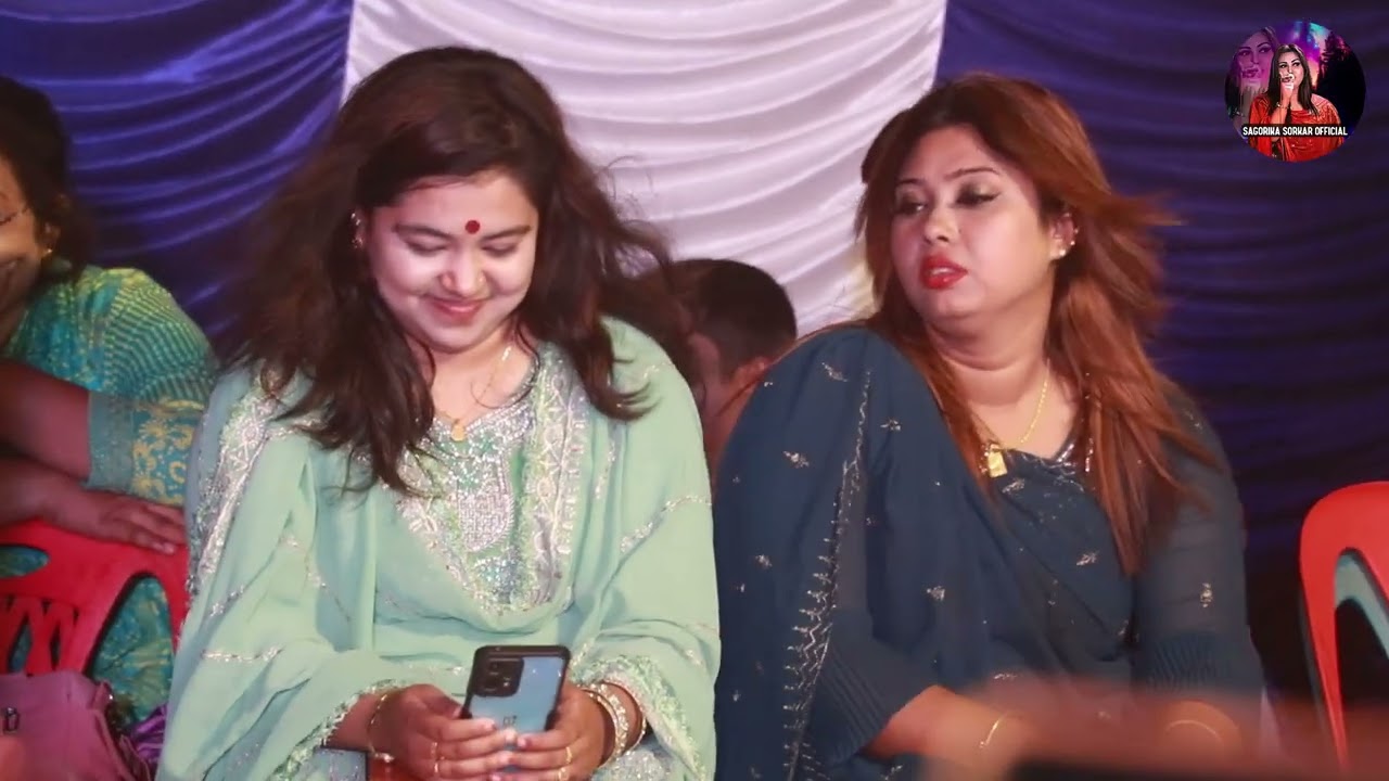 অস্থির ডান্স রিয়া মনি এবং ঢুলির আগুন জ্বলে কেল্লা বাবার#baulgan #vairallsong