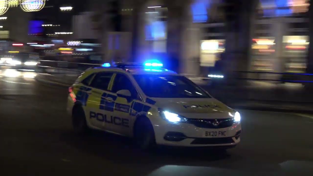 Emergency vehicles responding in London at Night time!