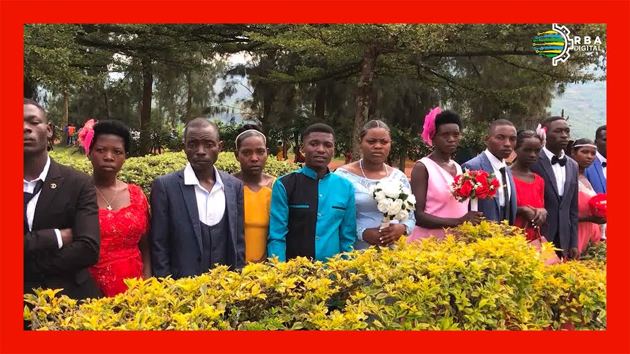 Muhanga: Imiryango 100 yabanaga mu buryo butemewe n'amategeko yasezeranye