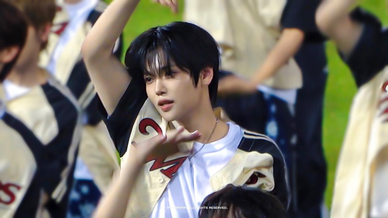 [4k] 250806 BOYS II PLANET 잠실 야구장 클리닝타임 올라 (HOLA SOLAR) 장한음 focus 직캠 | JANG HAN EUM FANCAM