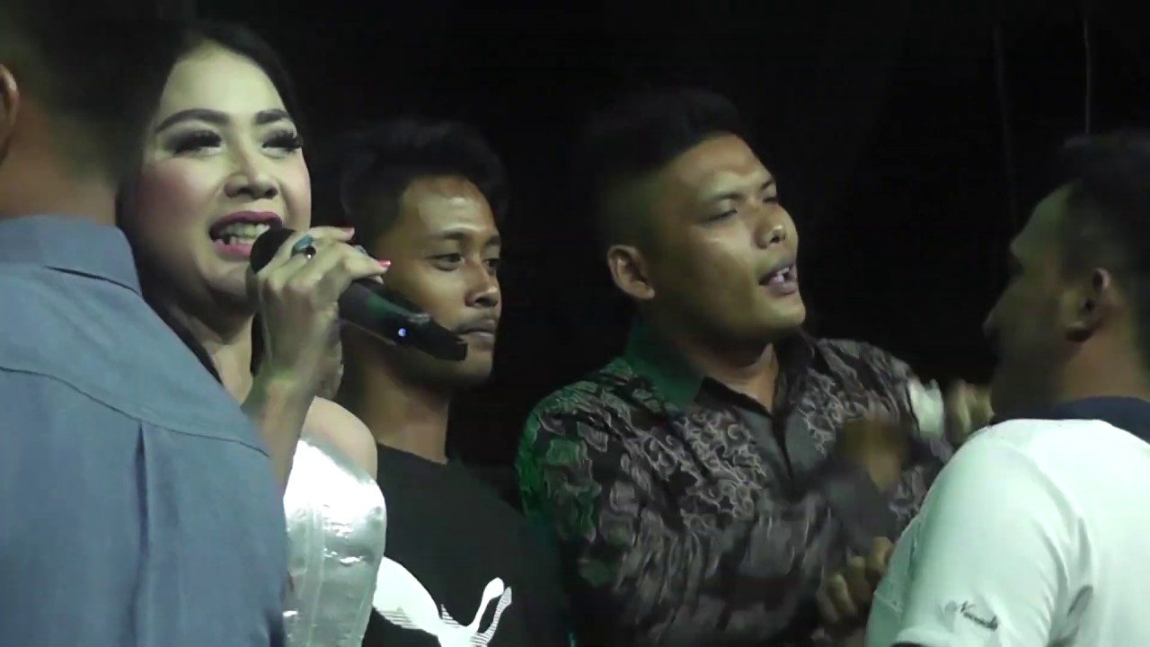 NYANDAK ANGIN DIPANGGUNG BAGAS