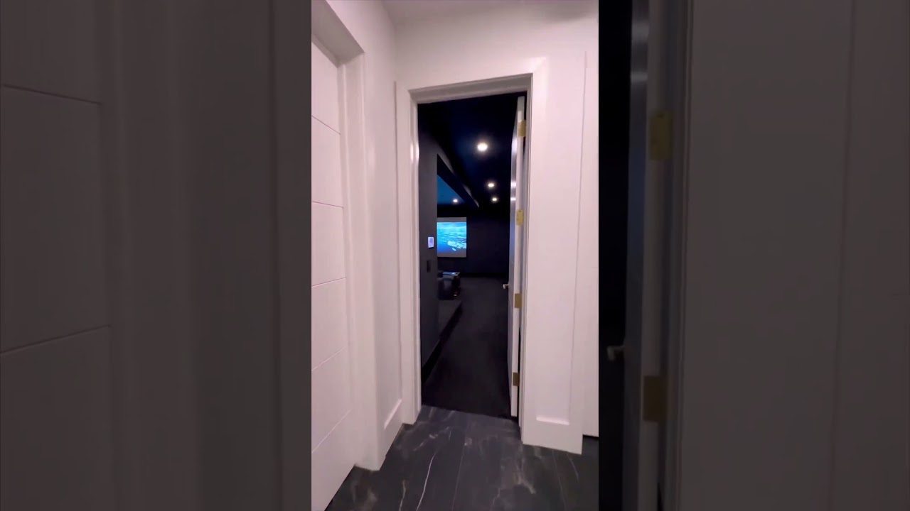 Basement bar and home theater 😎 #luxurylifestyle #luxuryhomes #entertainment #basement #interior