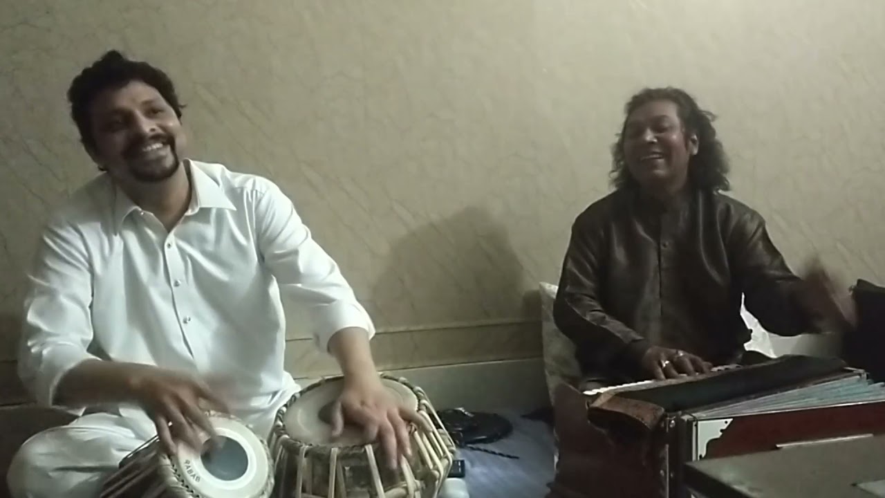 Aik sitara kafi hai by Singer Ustad Robin Ghosh during a casual sitting