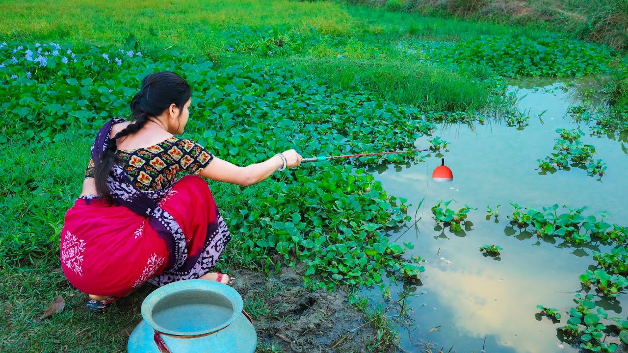 Fishing Video || Skilled Cute Lady Fishing with a Hook in the Field Canal || Hook Fishing