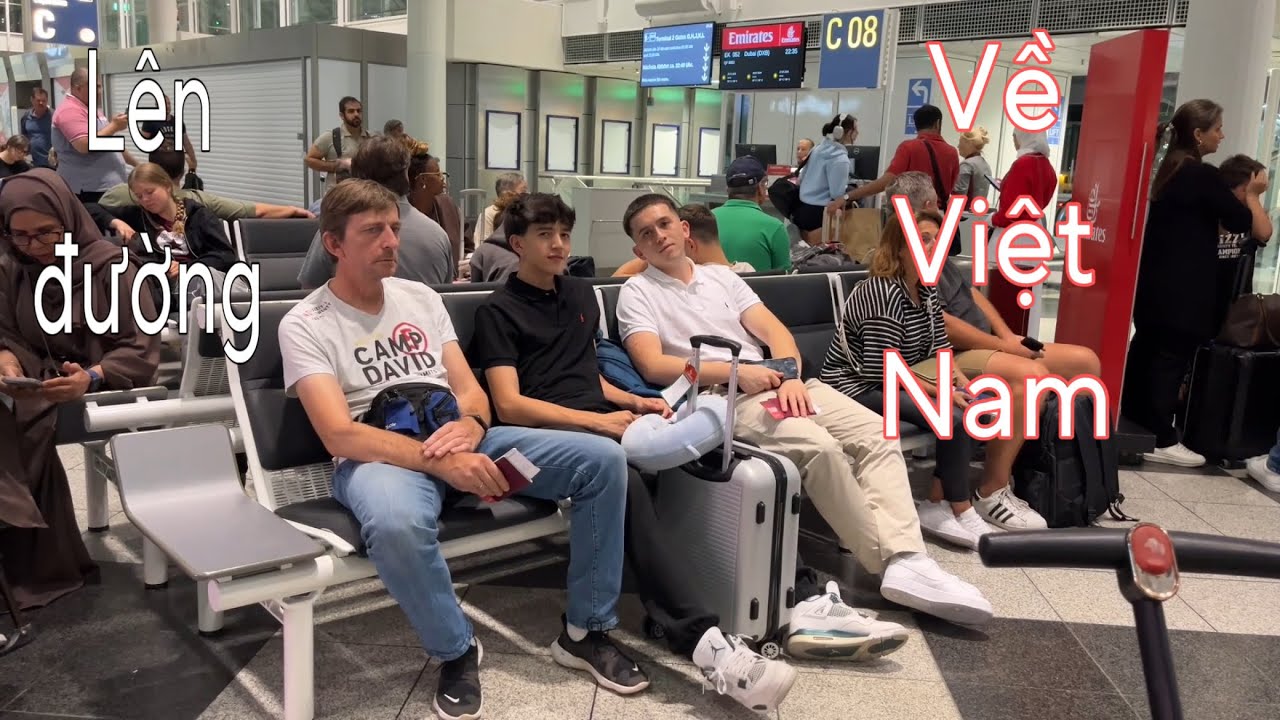 Đóng va li lên đường. Hành trình từ Đức về Việt Nam, ba cha con háo hức | Cuộc sống ở Đức