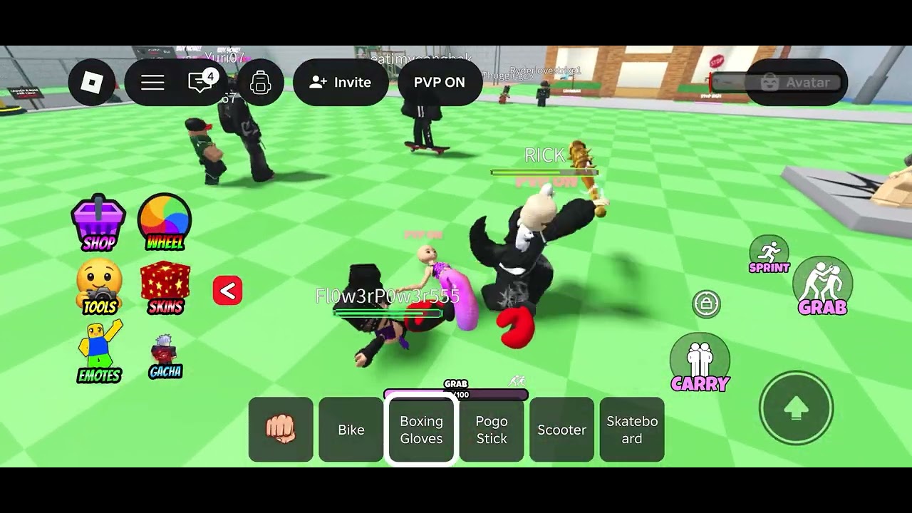 Playing Hug fight in Robolx👻😼