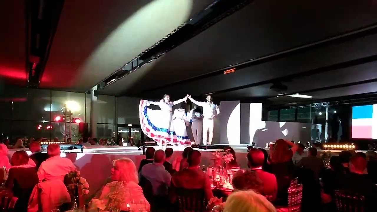 Mangulina y Merengue por el Ballet Folclórico Dominicano en Francia 🇩🇴