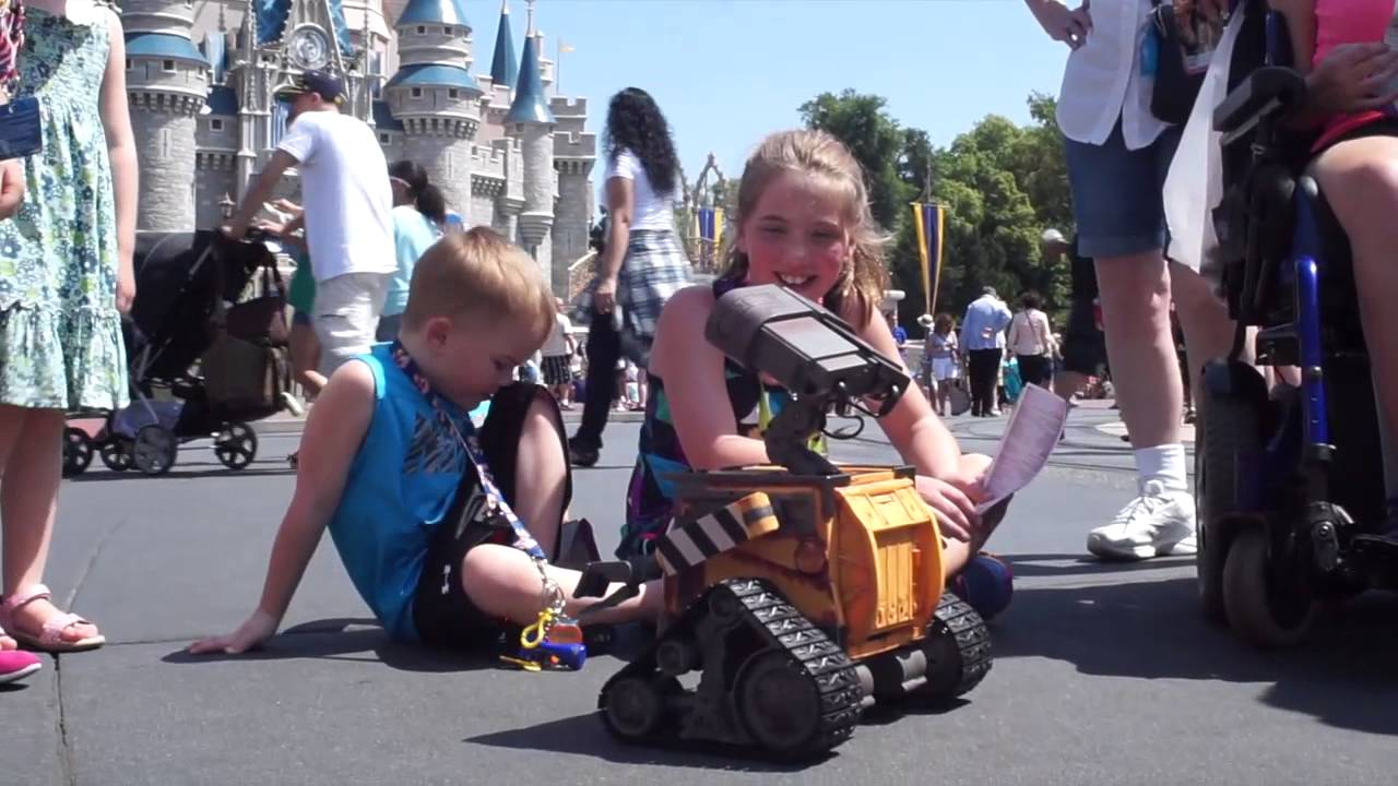 Adventures with Wall•E (a trip to the carousel)