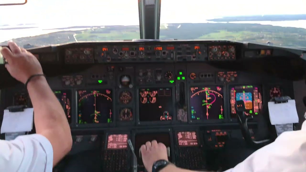 SAS Scandinavian Boeing 737 Landing at OSD #aviation #cockpit #landing #flysas #flight #giveaway
