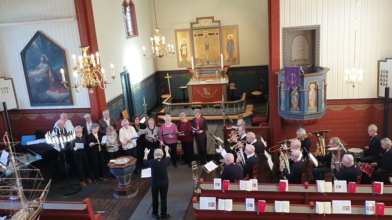 Malvik Demens og Seniorkorps og Malvik Seniorkor spiller Et lys imot m&oslash;rketida.